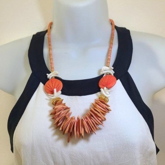 Vintage white Shell and Wooden Disk Necklace - Picture 1 of 8